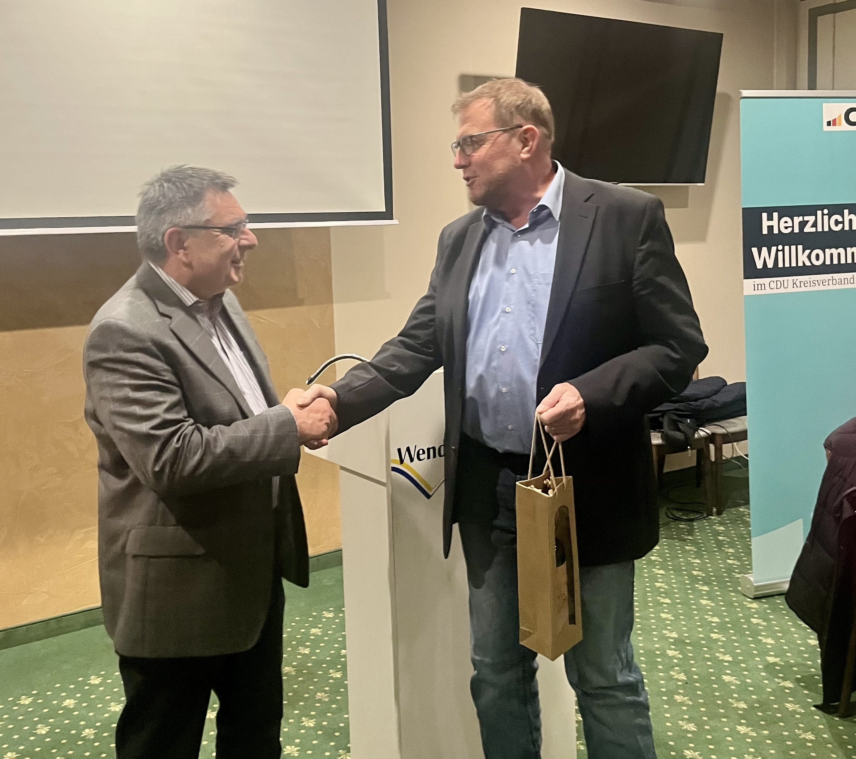 Gratulation durch den CDU-Gemeindeverbandsvorsitzenden