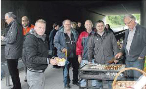 Sie kamen mit Brgern unter der Brcke ins Gesprch (von links): Matthias Boldt, Heiko Jacke, Friedhelm Schiefer, Sigurt Grobe und Albert Kuss.