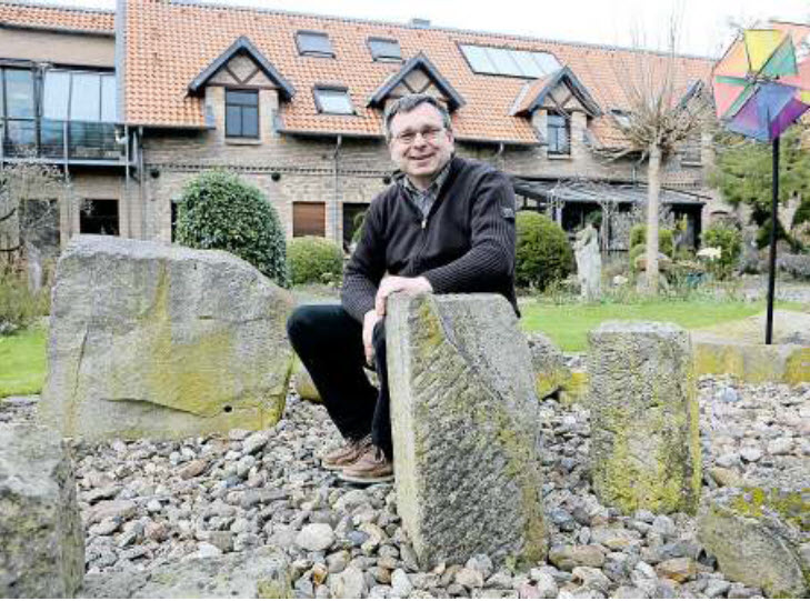 Sigurt Grobe an einem seiner Lieblingspltze  im groen Garten auf dem Steinfeld hinterm Haus.
